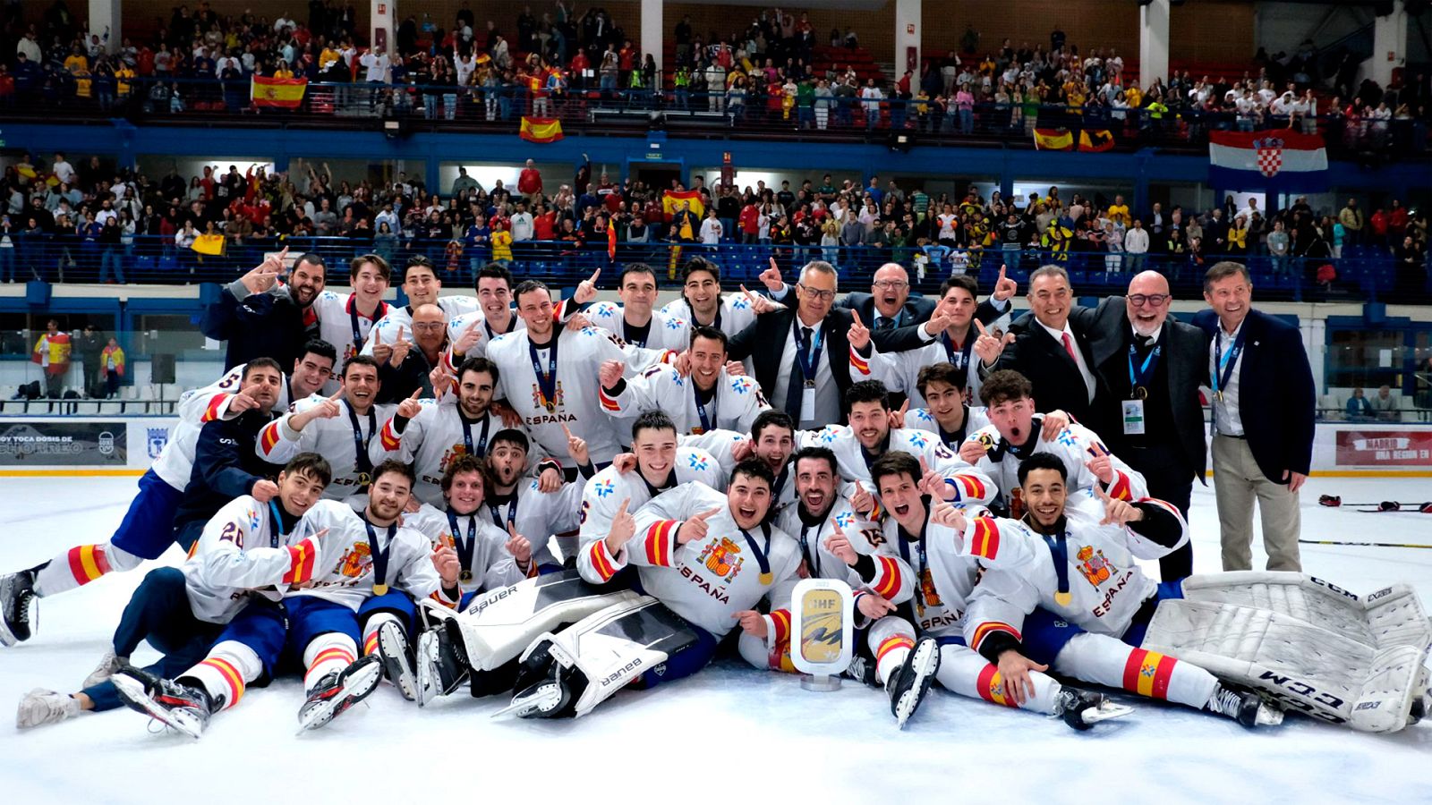 La selección española de hockey hielo gana el Mundial II y vuelve a división B 12 años después