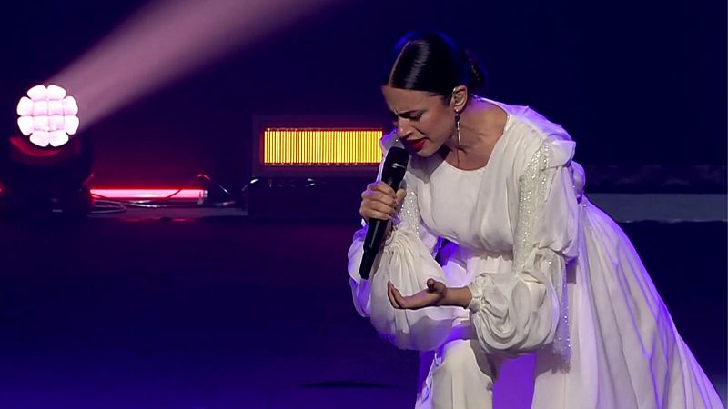 Blanca Paloma deslumbra en los Premios RNE Sant Jordi 2023 con el acstico de "Eaea"