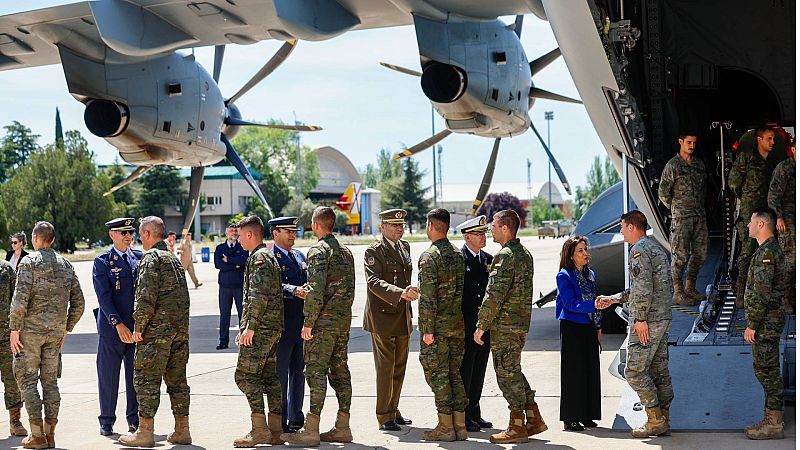 Robles recibe a los 53 militares que participaron en la operación de evacuación de españoles de Sudán