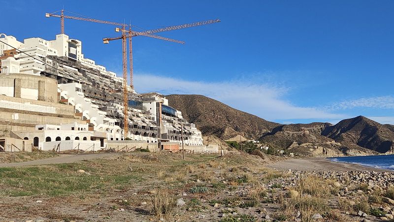 El Ayuntamiento de Carboneras declara no urbanizable el terreno de El Algarrobico