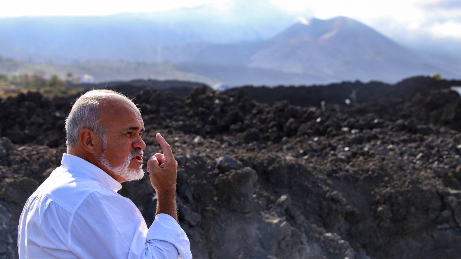 Conceden la primera licencia para levantar una vivienda sobre la colada del volcán de La Palma | Ver