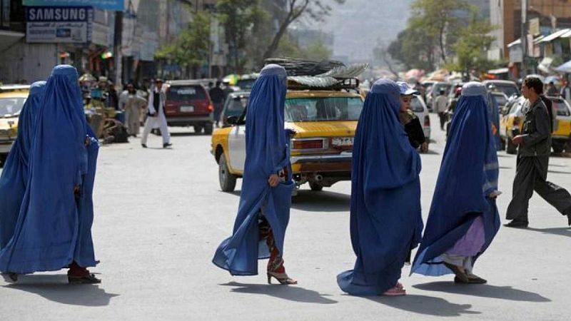 El Consejo de Seguridad de la ONU pide a los talibanes revocar las medidas contra las mujeres en Afganistán