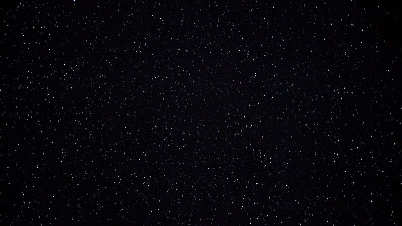 ¿Por qué las estrellas solo brillan de noche?