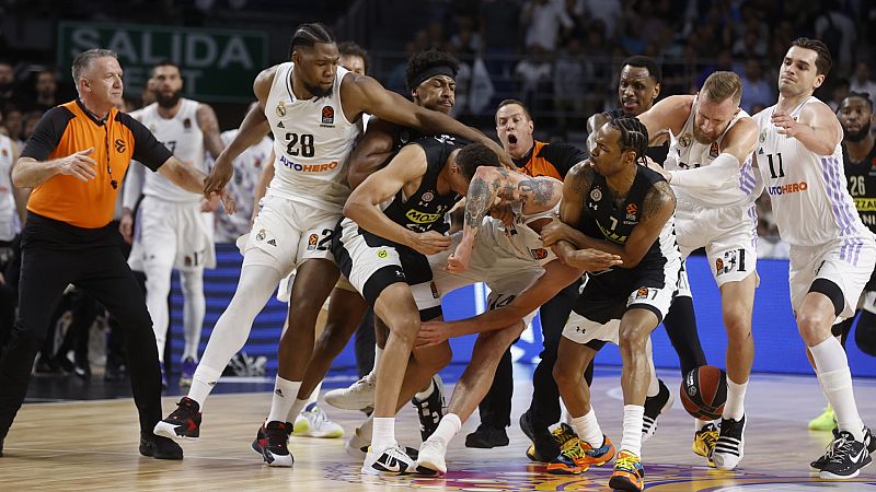 Batalla campal entre los jugadores del Madrid y el Partizan, que se lleva la victoria