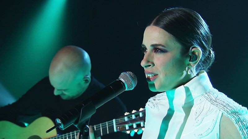 Blanca Paloma canta "Secreto de agua" en el concierto 'Eurovision... A Little Bit More' Mira su actuacin!