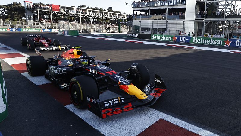 Checo Pérez se lleva la victoria en la primera carrera al sprint del año