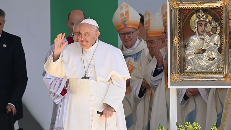 El papa Francisco pide en Budapest que Hungría no mantenga las "puertas cerradas" a los migrantes