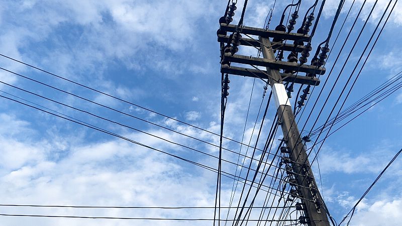 La luz retoma su descenso y cae un 22% este miércoles, hasta 84,3 euros/MWh