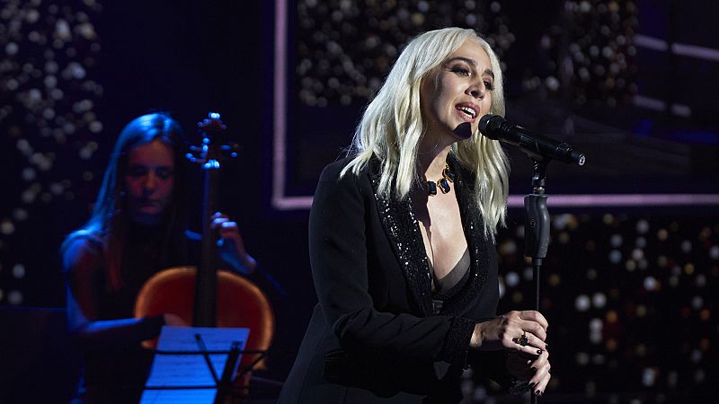 Mónica Naranjo se sube al escenario y emociona a Miguel Bosé en 'Cover Night'