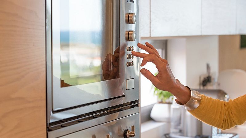 El precio de la luz sube un 7% este jueves y se coloca en 90,4 euros/MWh