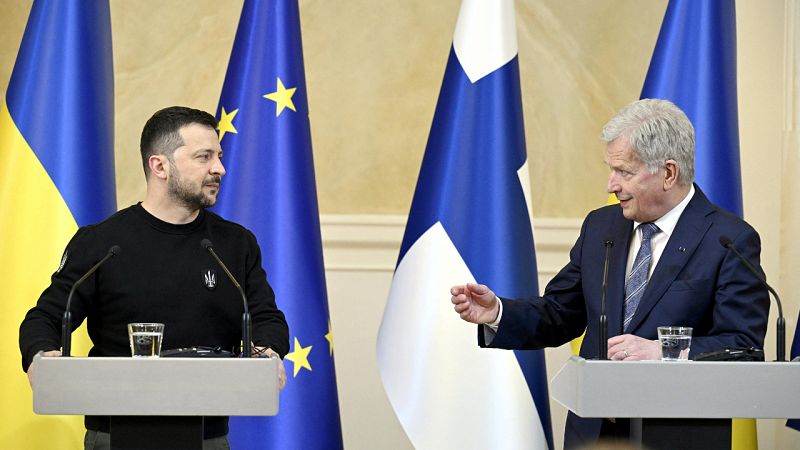 Zelenski viaja por sorpresa a Finlandia para participar en la cumbre nórdica y reclamar la entrada de Ucrania en la OTAN