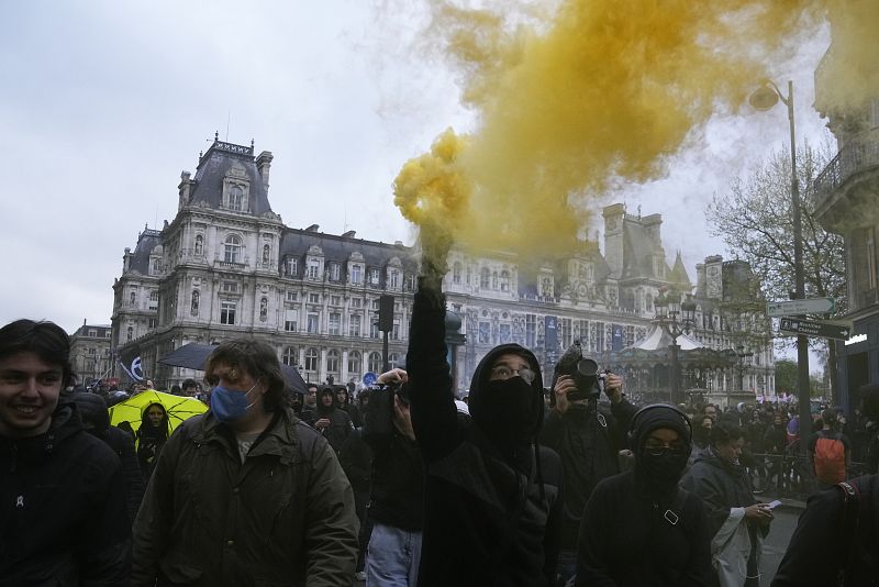 El Constitucional francés rechaza un referéndum sobre la reforma de pensiones