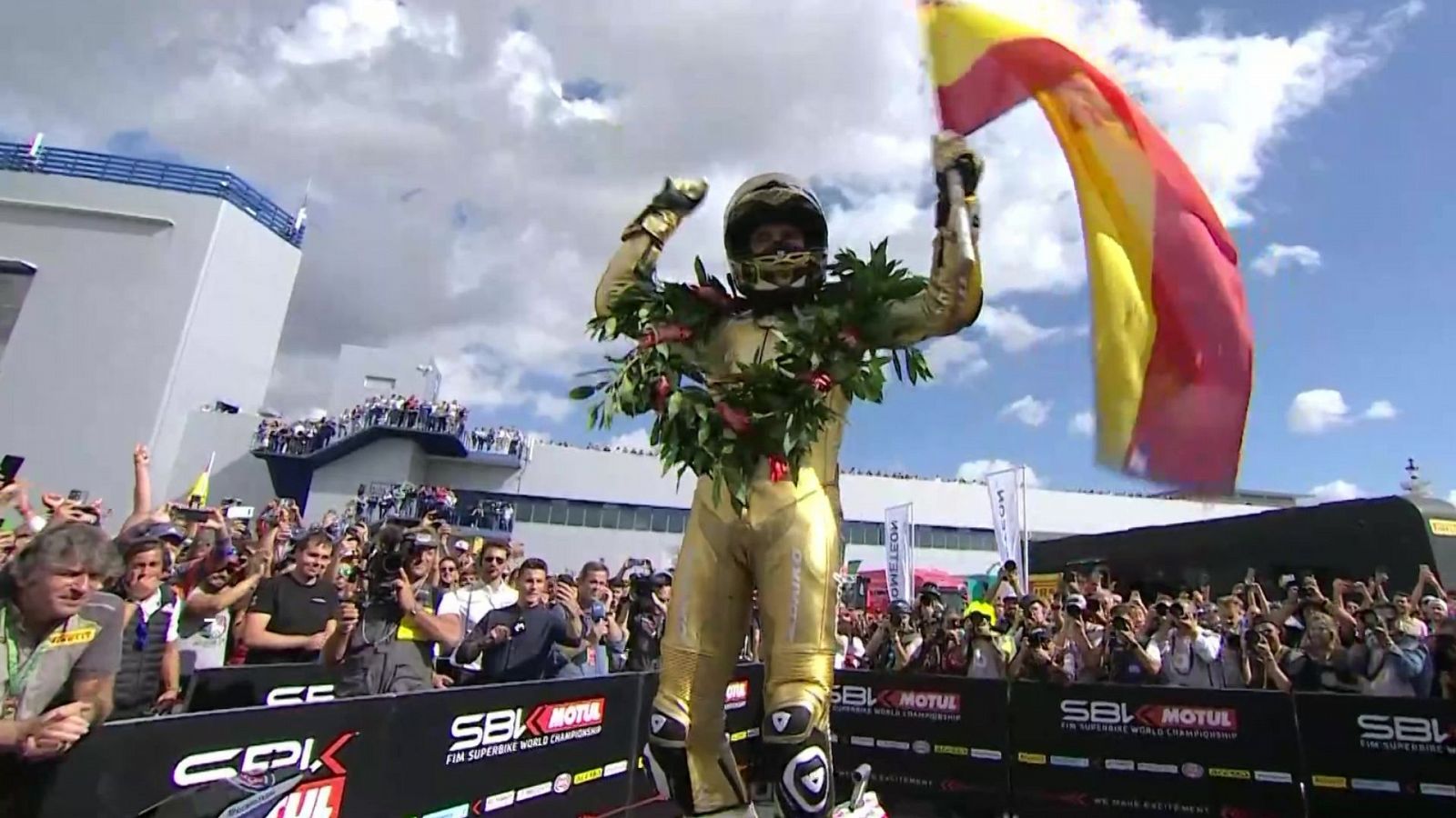 lvaro Bautista celebra en Jerez su segundo Mundial de Superbike consecutivo