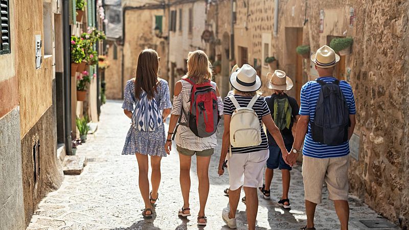 España recibió 13,7 millones de turistas en el primer trimestre: menos que en 2019 pero con un gasto superior