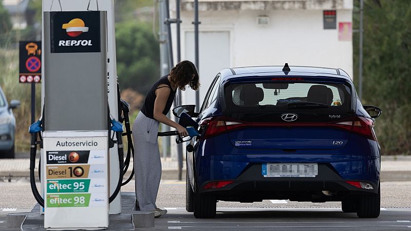 Los carburantes siguen bajando: la gasolina cae un 1% y el diésel marca su mínimo del año