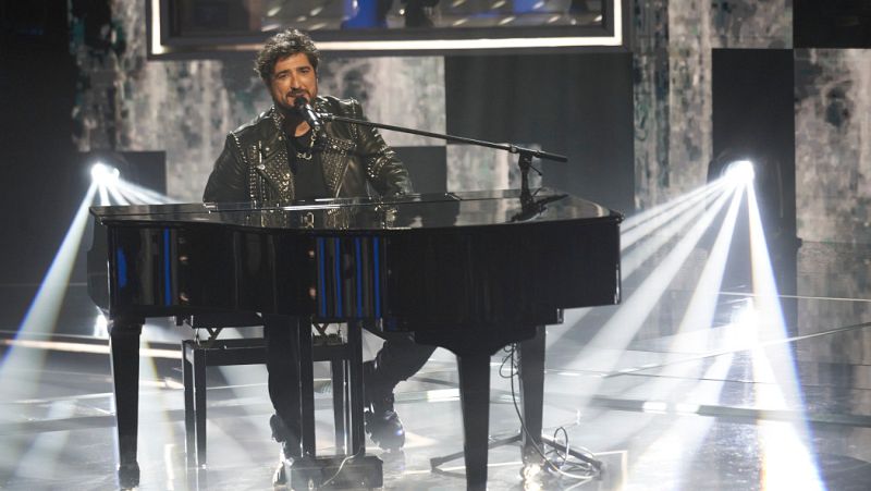 Antonio Orozco reaparece en Cover Night después de su operación