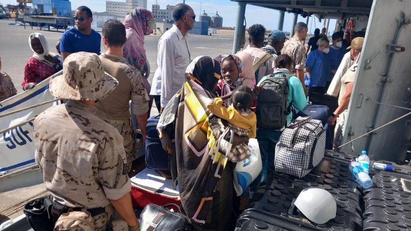 La fragata española 'Reina Sofía' evacúa de Sudán a 162 ciudadanos de la UE y otras nacionalidades
