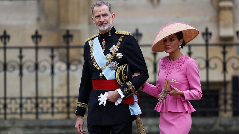 Los reyes Felipe VI y Letizia asisten a la coronación de Carlos III, una ceremonia única en Europa