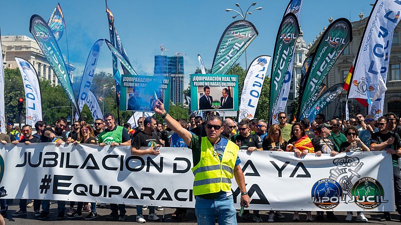 Miles de policías nacionales y guardias civiles piden en Madrid equiparación salarial y unas pensiones "dignas"