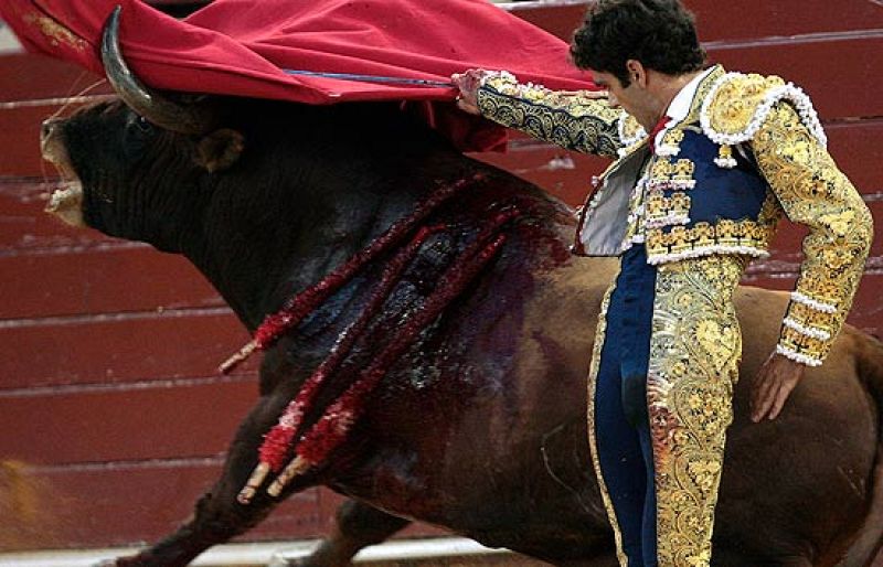Paco Camino y José Tomás devuelven sus Medallas de Oro de las Bellas Artes