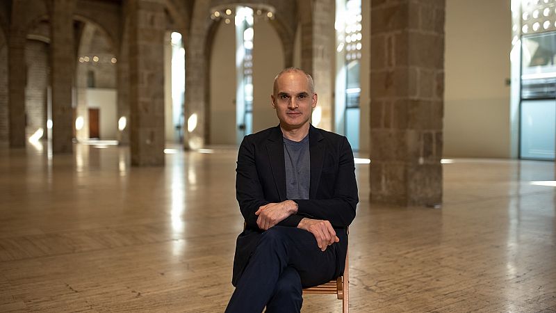 Hernán Díaz gana el premio Pulitzer de ficción con "Fortuna", y charla sobre este retrato de la ambición con Página Dos