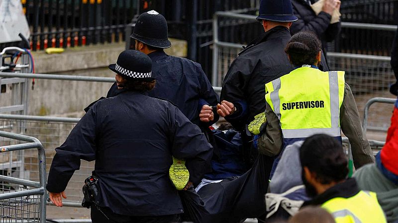 Los antimonárquicos británicos critican la "mano dura" de la Policía de Londres durante la coronación