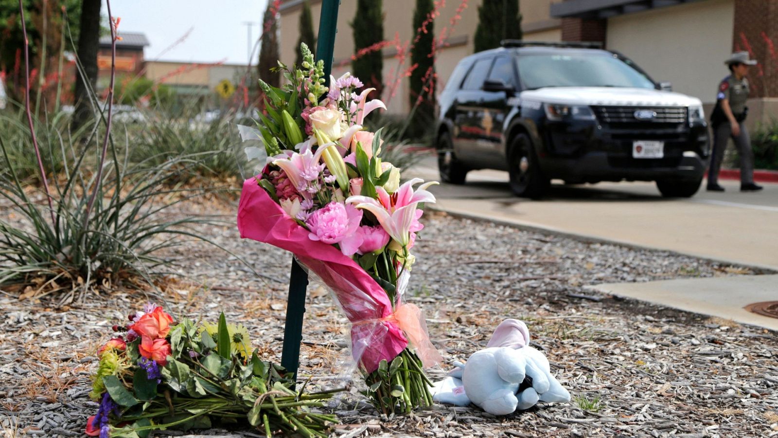 Biden declara cinco jornadas de luto nacional tras la matanza en Allen, Texas