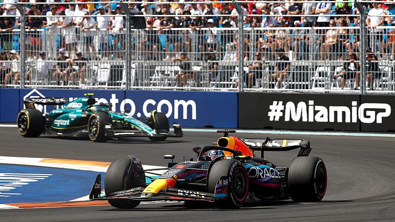 Verstappen agua la fiesta de Checo Pérez en otro doblete de Red Bull y un nuevo podio de Fernando Alonso