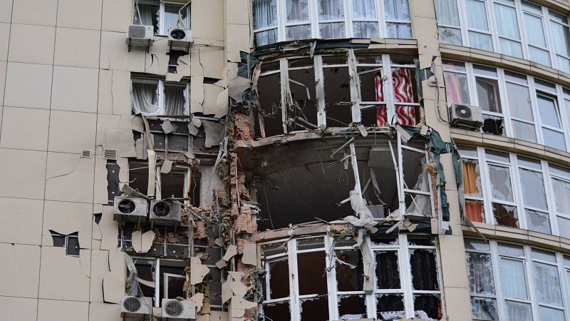 Rusia lanza ataques masivos en varias regiones ucranianas en la víspera del Día de la Victoria