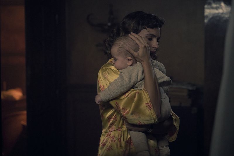 'Los pacientes del doctor García': Amparo desaparece con el niño