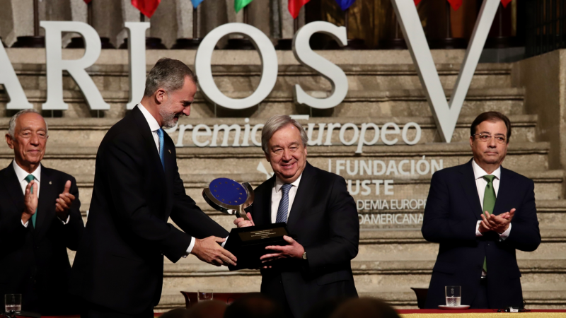 Guterres pide negociar la paz en Ucrania durante la entrega del Premio Carlos V: "Necesitamos arsenales diplomáticos"