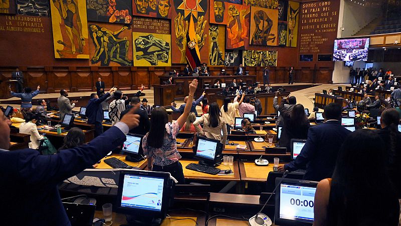 El Parlamento de Ecuador aprueba una moción de censura contra el presidente Guillermo Lasso