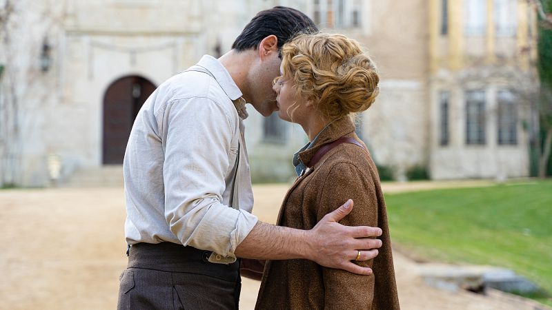 El beso de Manuel a Jana que nadie se esperaba en 'La Promesa'