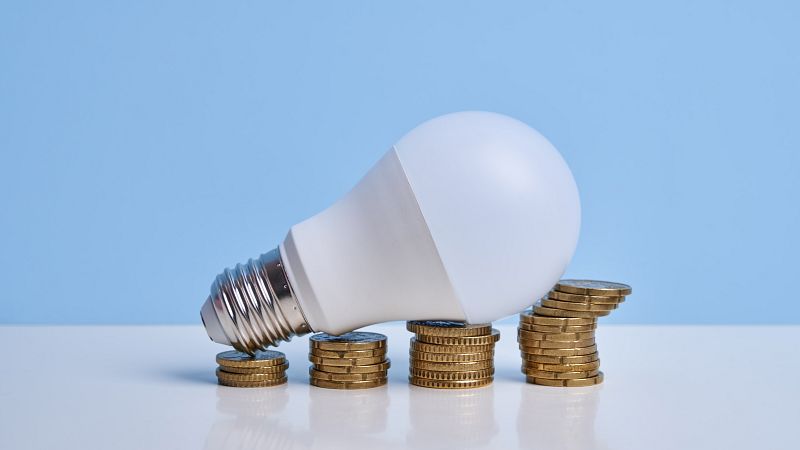 El precio de la luz cae este viernes un 9,3%, hasta los 74,14 euros/MWh