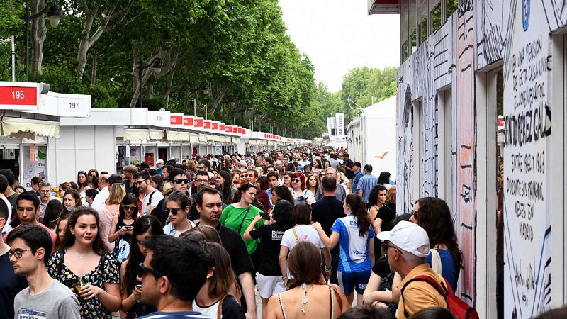 La Feria del Libro de Madrid regresa con toldos para aliviar el calor y dedicada a la ciencia