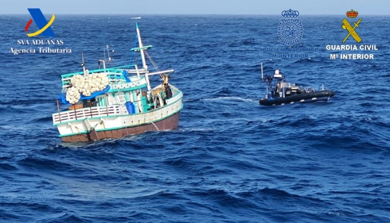 Detenidos los seis tripulantes de un pesquero que transportaba más de 1.500 kilos de cocaína