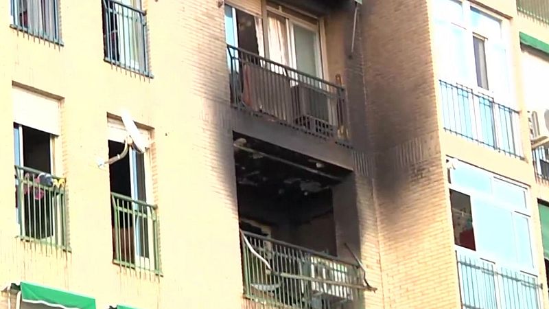 Muere un niño de seis años y su madre resulta herida grave en un incendio en un piso de Granada