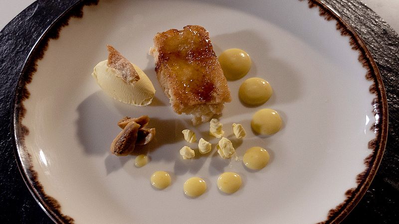 Receta de torrijas del pobre con helado de torta de aceite