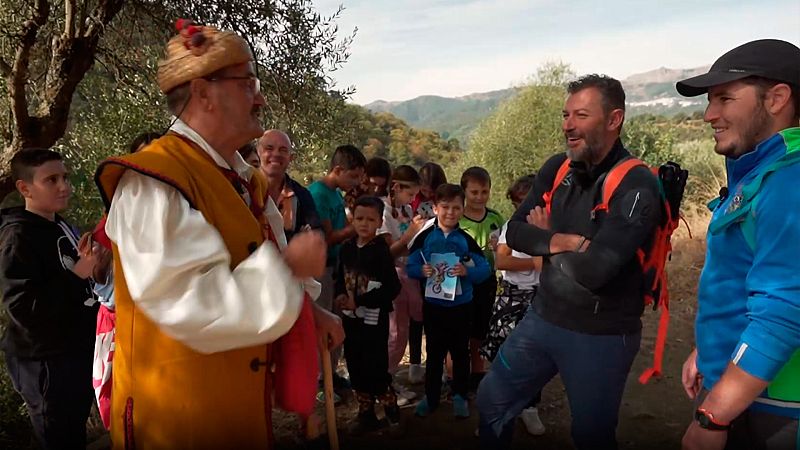 Senderismo y pedagog�a andariega: Isidro Garc�a Cig�enza, un maestro jubilado que utiliza la naturaleza como aula