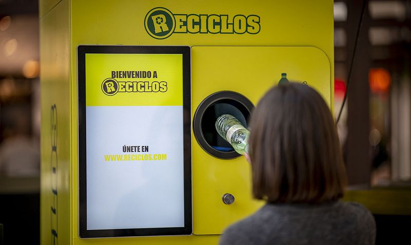 RTVE firma un convenio con Ecoembes para instalar máquinas de reciclaje en sus sedes
