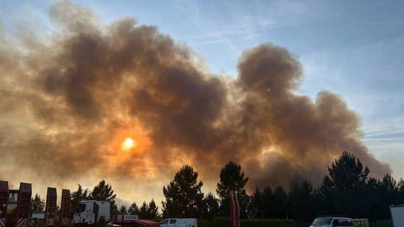 El incendio de Las Hurdes sube a nivel 2 y las condiciones meteorológicas complican las labores de extinción