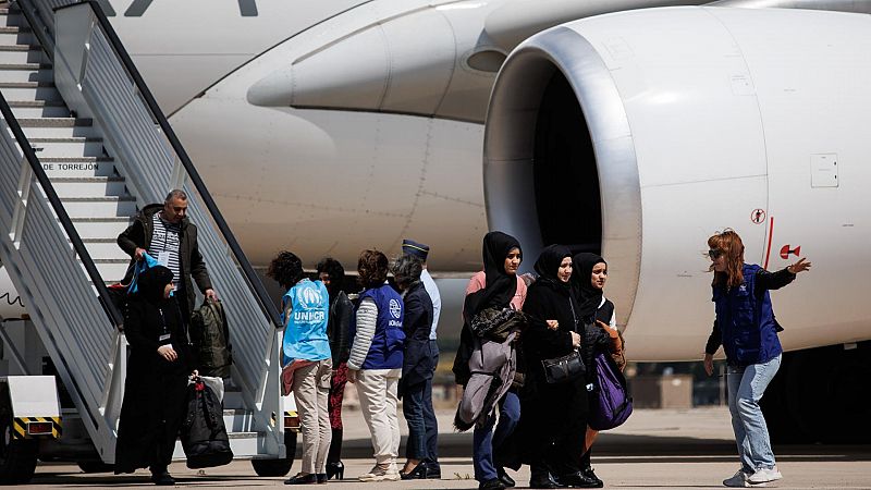 Aterrizan en Madrid 161 refugiados sirios afectados por el terremoto de Turqu�a
