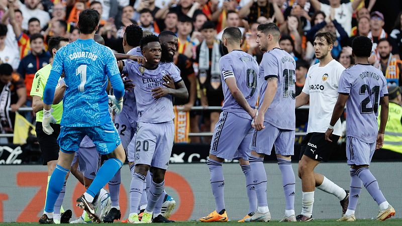 El Valencia se impone al Madrid tras 106 minutos de un partido marcado por los insultos a Vinicius