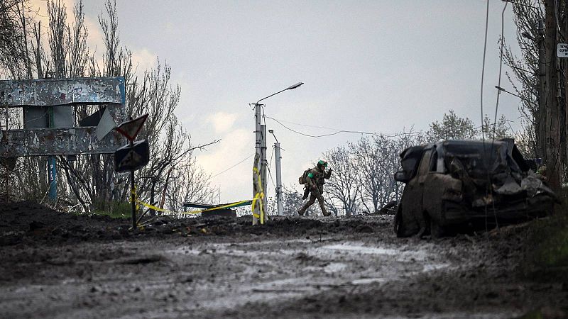 Ucrania insiste en que aún controla territorios en Bajmut y no da por terminada la batalla