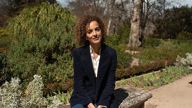 La escritora Leila Slimani charla con Página Dos del Marruecos de los años setenta