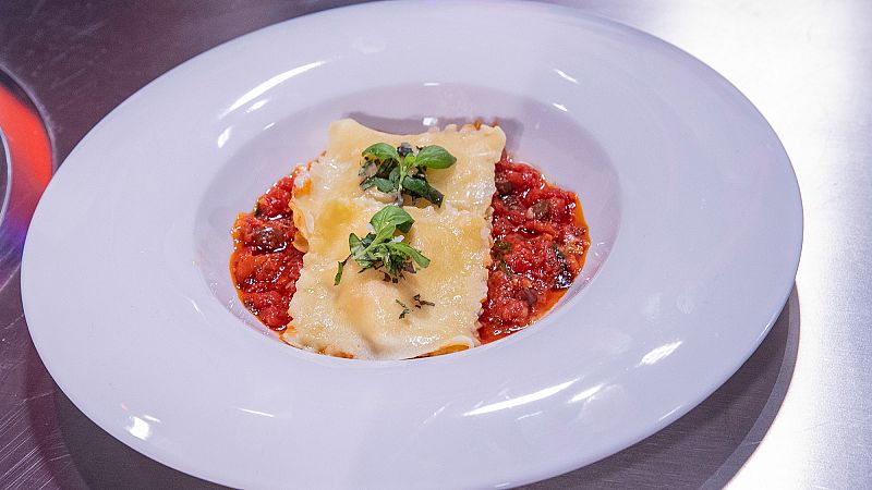 Receta de ravioli de carne con salsa putanesca de Marta