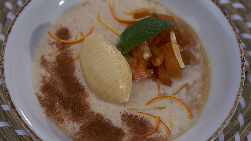 Receta de arroz con leche, orejones, canela y helado de vainilla