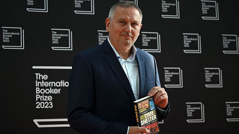 Gueorgui Gospodínov gana el prestigioso premio Booker Internacional por la novela 'Time Shelter'