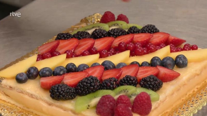 Tarta de primavera: con fruta y crema pastelera. ¡Irresistible!