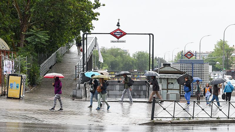 La jornada electoral llega marcada por las lluvias con alertas en once comunidades